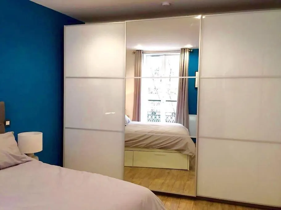 Newly Renovated Spacious In Montorgeuil Area Paříž
