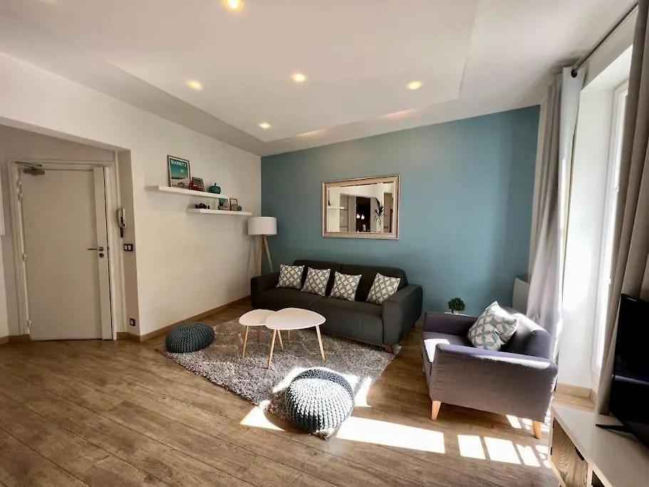 Newly Renovated Spacious In Montorgeuil Area Paříž
