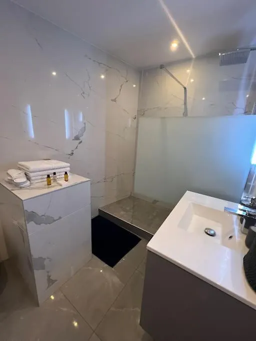Newly Renovated Spacious In Montorgeuil Area * Paříž