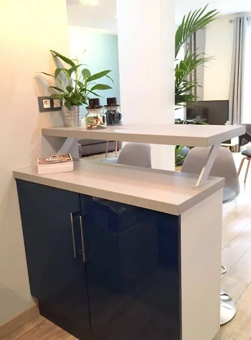 Newly Renovated Spacious In Montorgeuil Area * Paříž