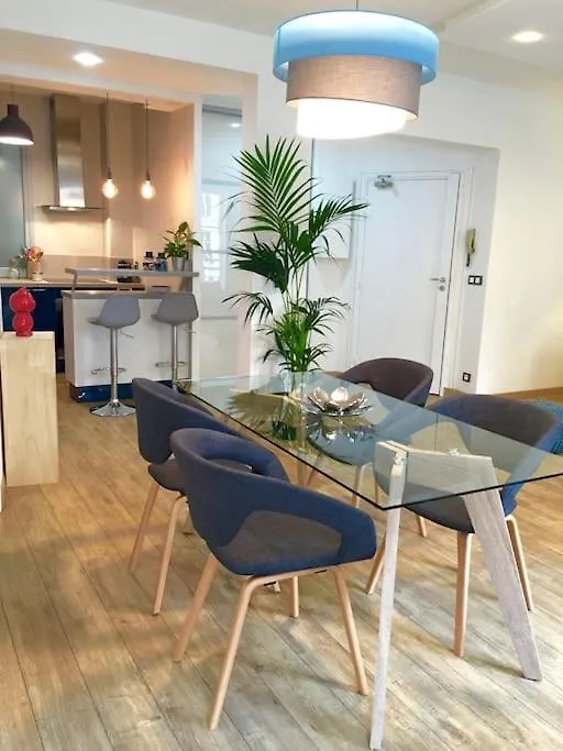 Newly Renovated Spacious In Montorgeuil Area * פריז
